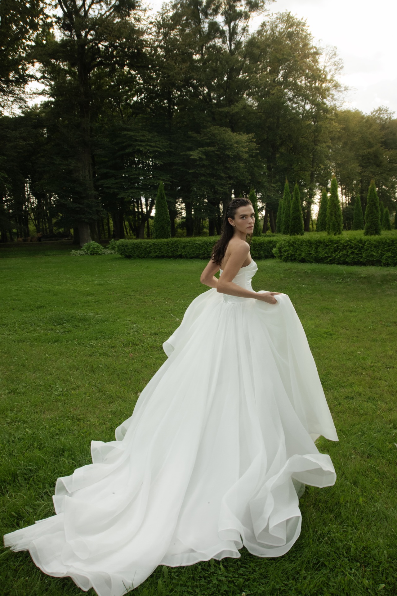 Solo wedding dress by Natalia Romanova - View 2