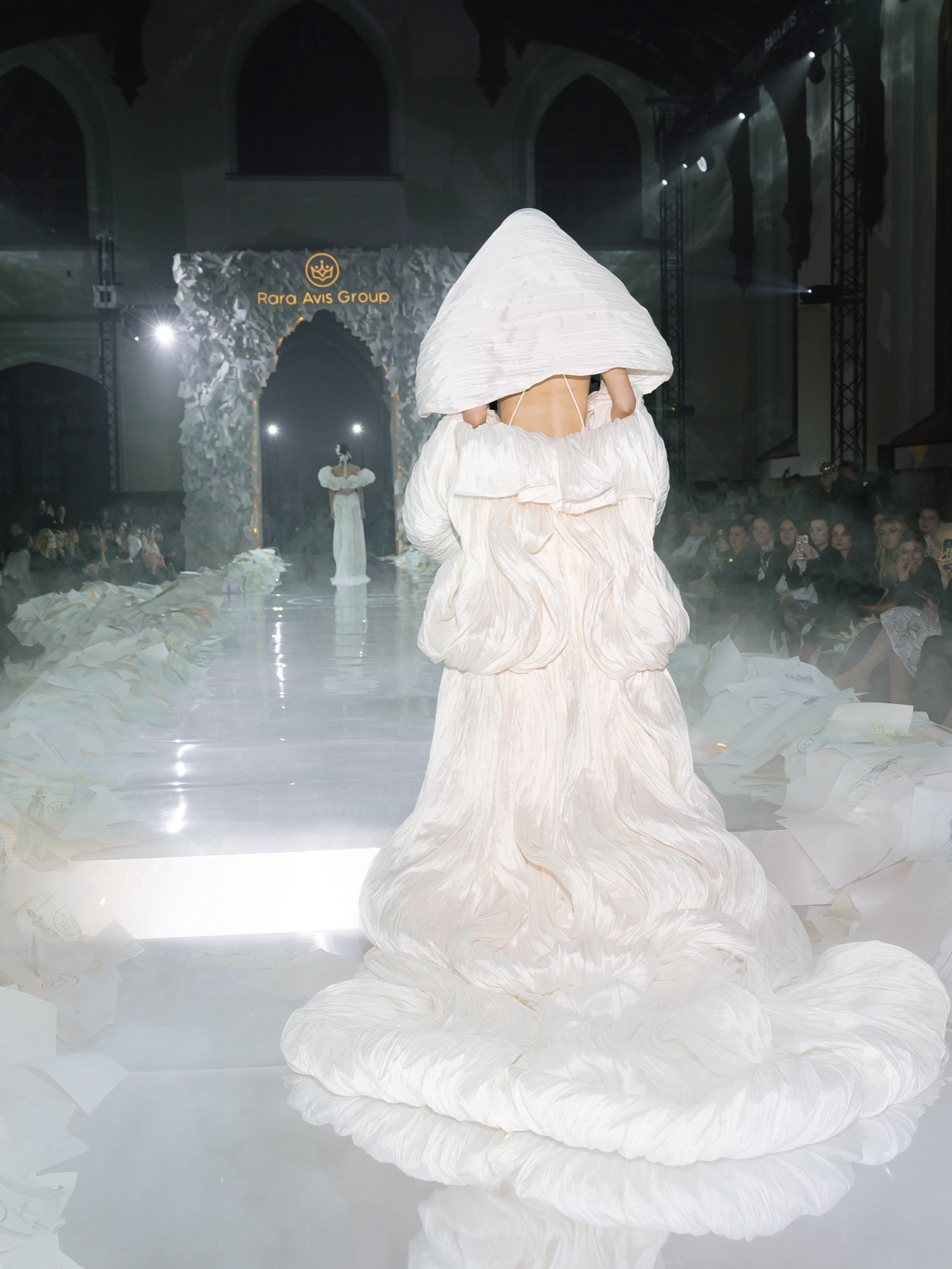 Amazing wedding dress by Rara Avis - View 3