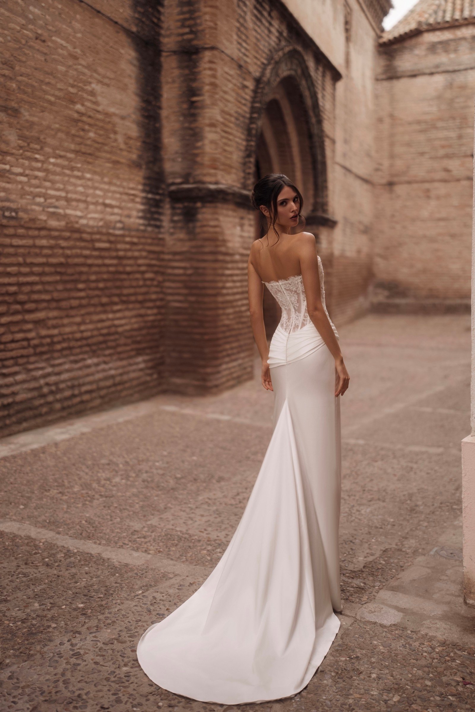 Oleana wedding dress by Blammo-Biamo — thumbnail 2