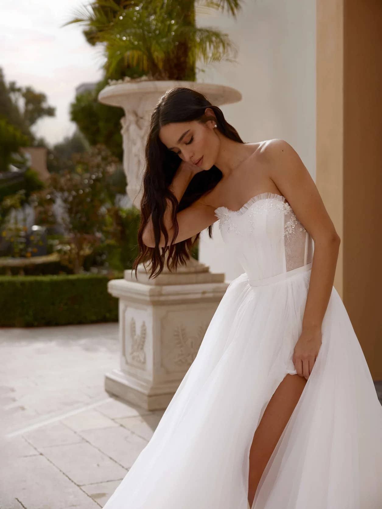 Lilia wedding dress by Rara Avis — thumbnail 6